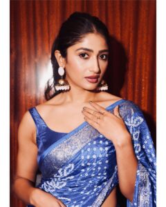 Roshni Prakash Instagram - Finding a new me, one saree at a time. 💋

#prereleaseevent #luckyman

Makeup and Hair : @shiksha7777 ❤️
P.C : @chandu.n534 ❤️