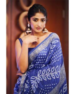 Roshni Prakash Instagram - Finding a new me, one saree at a time. 💋

#prereleaseevent #luckyman

Makeup and Hair : @shiksha7777 ❤️
P.C : @chandu.n534 ❤️
