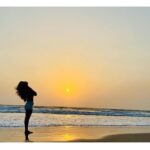Roshni Prakash Instagram – Beach therapy 🤎