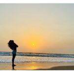 Roshni Prakash Instagram - Beach therapy 🤎