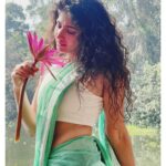 Roshni Prakash Instagram - Alexa, play “Nenjinile Nenjinile.” 🌴 Kumarakom, Kerala