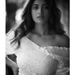 Roshni Prakash Instagram - 🤍 @tinamukharjee • @priyankknandwana • @sayali_angachekar • @gchakravarthyy ✨