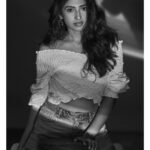 Roshni Prakash Instagram - Eye on the prize. ✨ Photography : @priyankknandwana MUA : @gchakravarthyy Hair : @tinamukharjee Styling : @sayali_angachekar