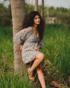 Roshni Prakash Instagram - Never posting on time as per the usual. @ganeshphotography1 🫰🏼
