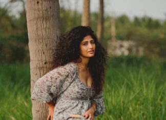 Roshni Prakash Instagram - Never posting on time as per the usual. @ganeshphotography1 🫰🏼