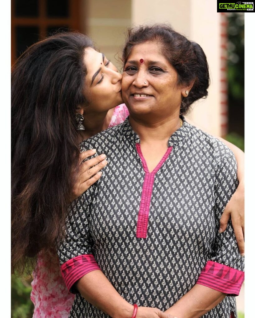 Roshni Prakash Instagram - All that I am, or hope to be, I owe it to my angel mother. Happy birthday Ma. Thank you for everything you do for me. ❤️ ✨