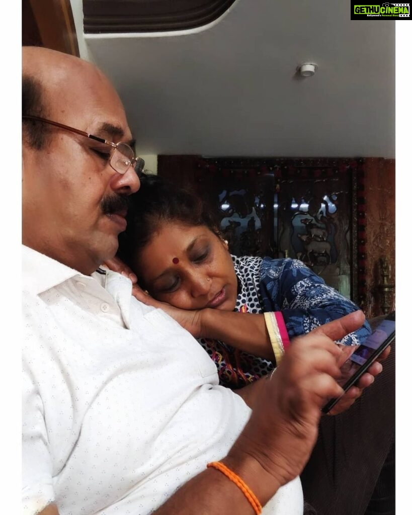 Roshni Prakash Instagram - To the funniest and the friendliest couple I have come across . Happy Anniversary Pappa and ma. ❤️ Thank you for setting up a remarkable example of True Love. Anna and I are truly blessed! ✨ Mysore, Karnataka