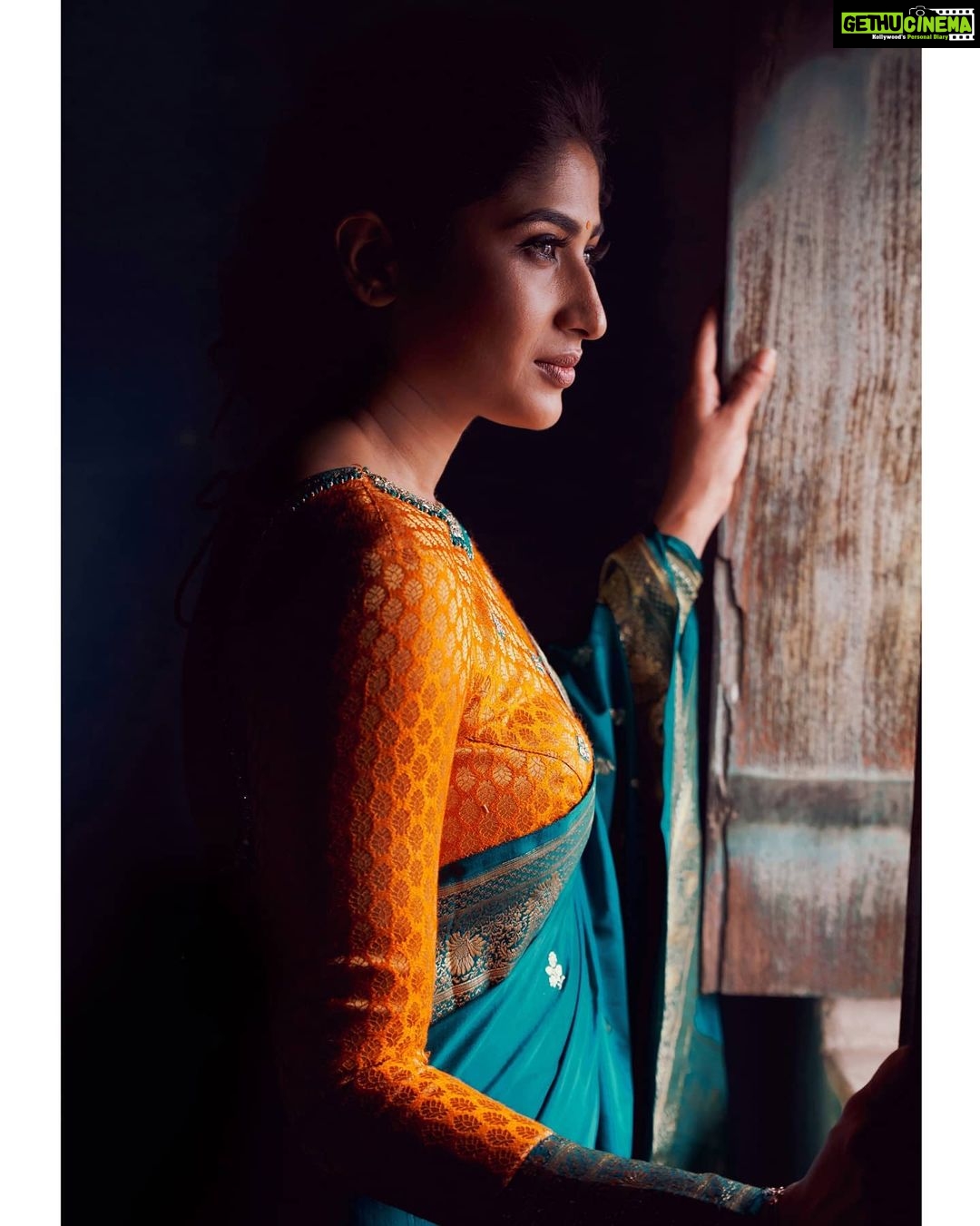 Roshni Prakash Instagram - She carried a thousand lights inside her heart, and a thousand lights carried her. - Vatsal Surti ✨