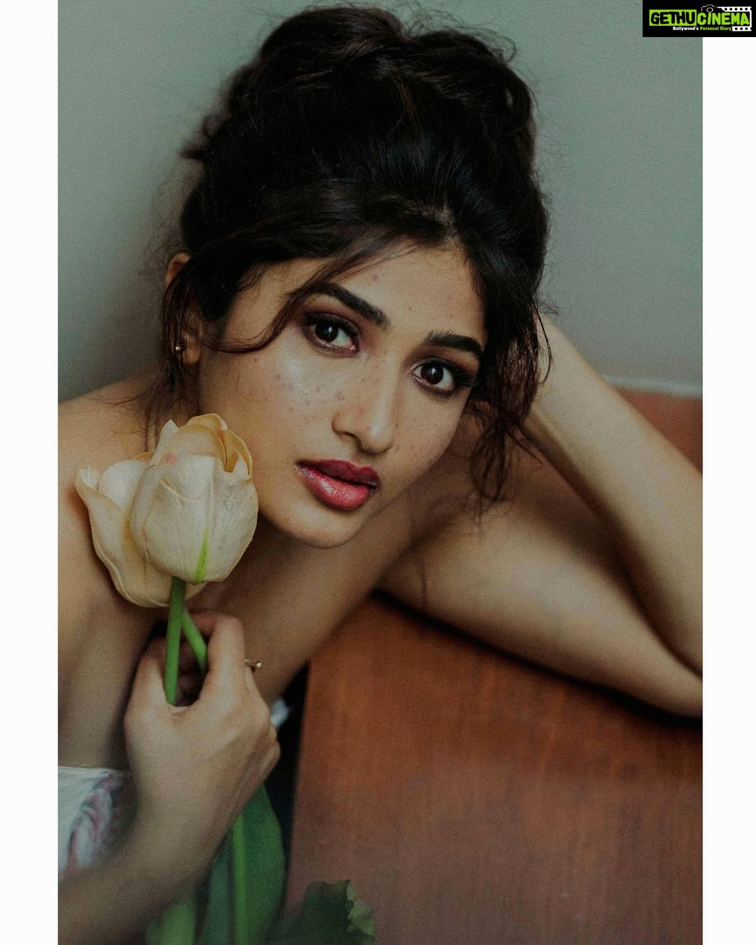 Roshni Prakash Instagram - Beautiful Wildflower, Grow untamed. ✨ ❤️ @anushalimakeup @ganeshphotography1 😬 Mysore, Karnataka