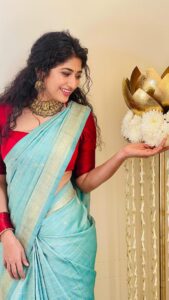 Roshni Prakash Instagram - ಸೊಬಗು 🥀