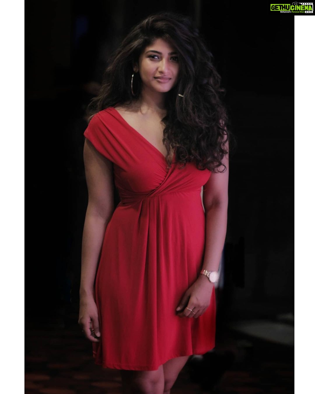 Roshni Prakash Instagram - Strike a pose ? 💃 📸 : @gagarmakreri Bangalore, India
