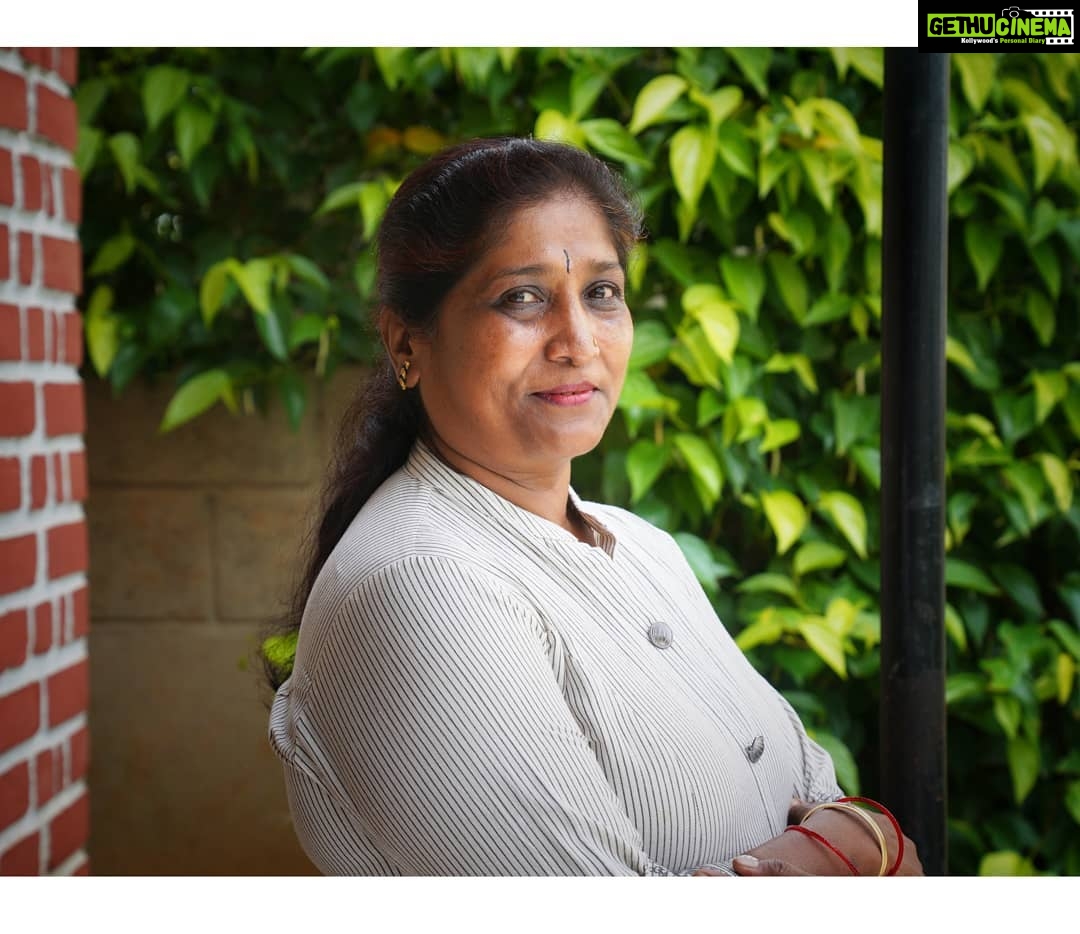 Roshni Prakash Instagram - My confidante, Protector, Admirer, Rule setter, Rummy Partner and Shopping Buddy. Happy birthday Ma. ❤️ Thank you for being the strongest pillar in my life, for sharing your life experiences and backing me up to create my own ones, for making me understand why it's important to stand your ground and never let yourself down at the same time why it's important to be kind and share a smile, for constantly pushing me to aim higher, for feeding us so much food with love and for giving Dad, Anna and me the most beautiful home ever. We owe you everything. Love You ❤️