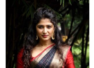 Roshni Prakash Instagram - Wore mom's saree with love for the Audio release of JADA. Was such a delight to be present on the stage with amazing people from the industry. Movie releasing on Dec 6th at the theatres near you. ❤️ #jada #jadafromdec6th Prasad Lab Vadapalani