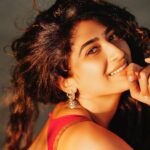 Roshni Prakash Instagram – Flirting with the sun. ✨

P.C : @arunprasath_photography 🤗❤️