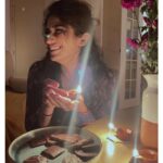Roshni Prakash Instagram - Lighten the life, illuminate the happiness, burn the sorrows, make chocolaty every relation. . May this joyful spirit of Diwali enter your home and fill it with happy moments. 🪔✨HAPPY DEEPAVALI ✨🪔 P.S : Diyas showering love in the shape of love. This festival was truly special. 🫶 #itsstilldiwalihere London, United Kingdom