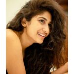 Roshni Prakash Instagram - One more day to go. 🙃 Haven’t felt so many butterflies in a long time. #luckyman P.C : @arunprasath_photography ✨