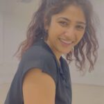 Roshni Prakash Instagram - Lucky Man is releasing soon and as the date comes closer, the emotional turmoil I experience is more. This film is more than a movie for me. Blessed to be in a industry which makes me meet and work with people who I have adored. Appu sir and Prabhudeva sir dancing for a song in My Film is an extreme honour. #LUCKYMAN releasing at the theatre near you on September 9th. ✨🤗 #baaroraja