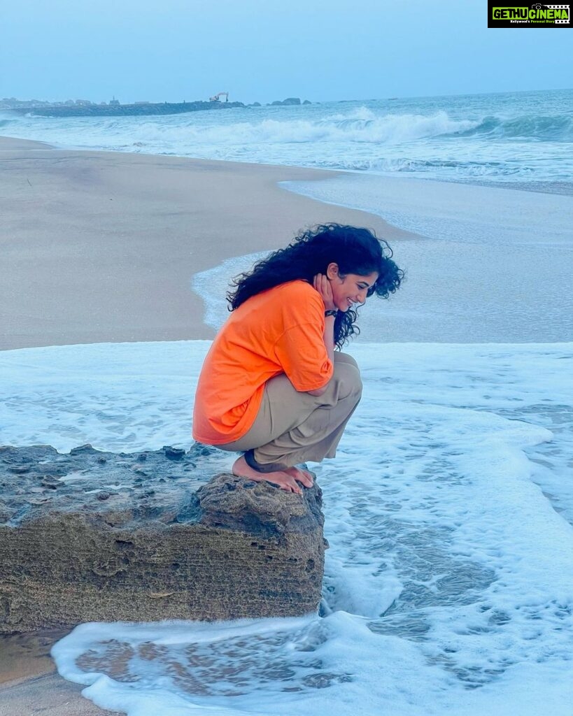 Roshni Prakash Instagram - Life recently ☀🐚🏝 Pic 1 : A thirst to explore lead me to this place. Absolute bliss. 📍Somewhere between Nagercoil and Keeriparai. Pic 2 : Post pack up on our way to the hotel, decided to play with tides. Best decision ever. Pic 3 : My pretty amma was my home away from home. ❤ Pic 4 , 5 , 6 : Made some new friends. Meet Rudra, Charvi and Maha. What beautiful eyes man! Pic 7 : Rudra showed me where & how to chill like a boss. Pic 8 : Tanned and happy. I blame the beach. Pic 9 : Woke up at 4 am on my only off day to witness this. Worth it. ✨ Pic 10 : Kanyakumari serving me with insane sunset views. I’m sold. 🫶 Kanyakumari-கன்னியாகுமரி