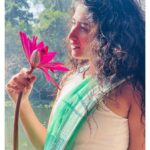 Roshni Prakash Instagram - Alexa, play “Nenjinile Nenjinile.” 🌴 Kumarakom, Kerala