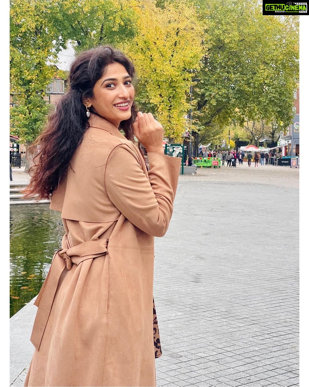 Roshni Prakash Instagram - And I think to myself, what a wonderful world. 🫶✨ London, United Kingdom