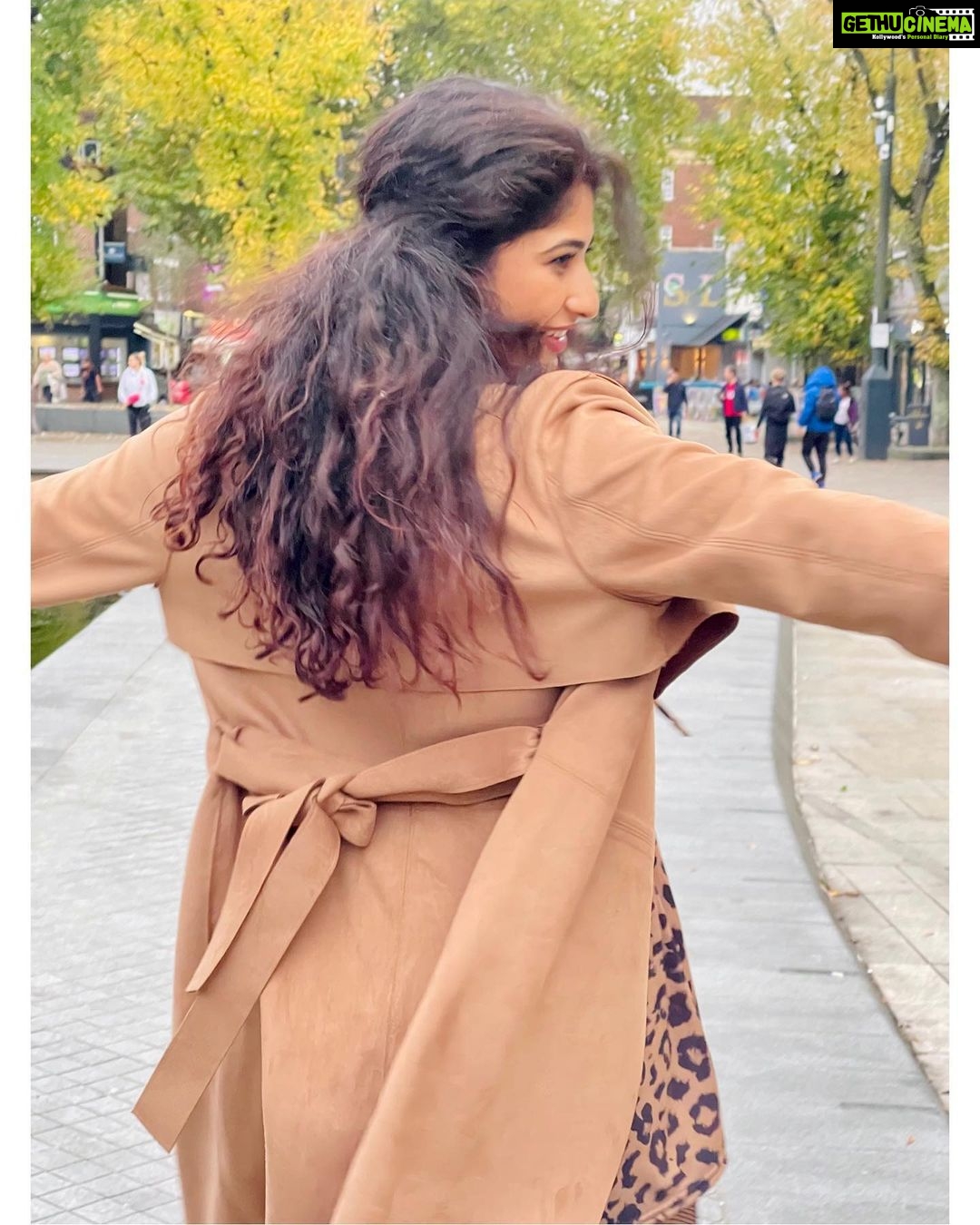 Roshni Prakash Instagram - And I think to myself, what a wonderful world. 🫶✨ London, United Kingdom
