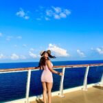 Roshni Walia Instagram - Let your confidence shine ✨ 💓🔚