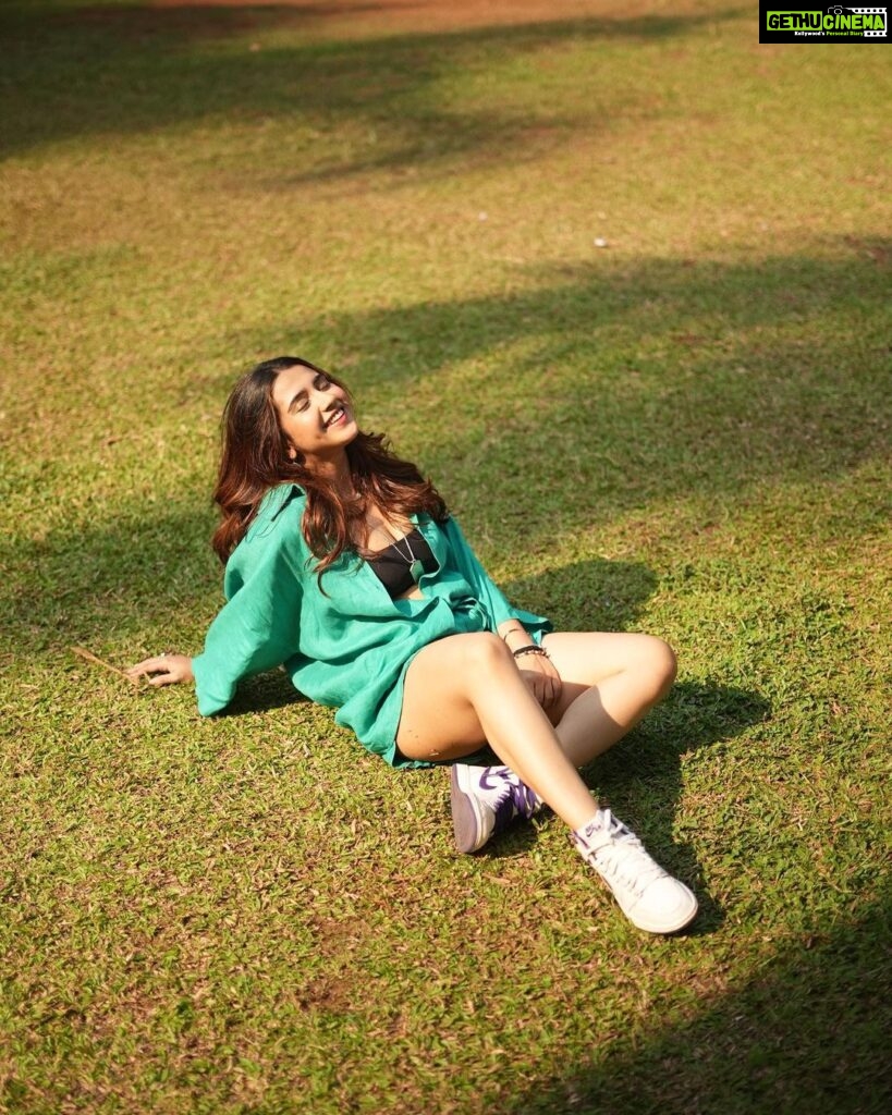Roshni Walia Instagram - All my feels ☀️ . . . Photography- @ziaulhaque Styled by - @_heena1396 . . . #fashion #sunlight #postive #feels #photooftheday #instagram #nike #sneakers #jordan #roshniwalia #green #explore #foryou ☀️🔚 India