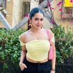 Roshni Walia Instagram - Gimme love 💛🔚 India