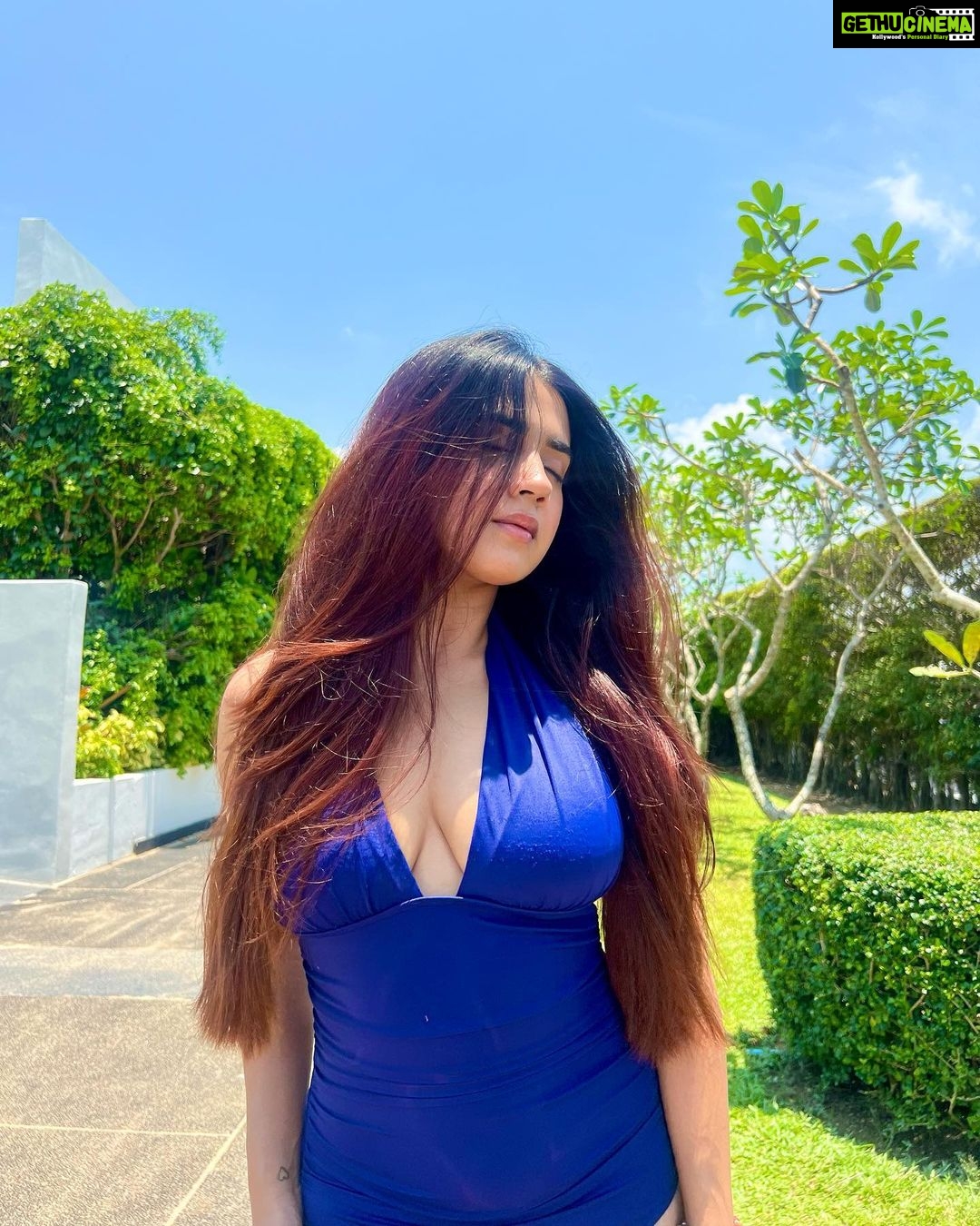 Roshni Walia Instagram - Precious energy ☀️ . . . . . #roshniwalia #fairplayexclusive #fairplay #thisisthelife #phuketthailand #fairplayexclusive #beachparty #fairplayindia 🔚 JW Marriott Khao Lak Resort & Spa