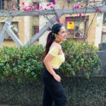 Roshni Walia Instagram - Gimme love 💛🔚 India