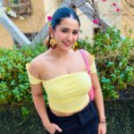 Roshni Walia Instagram - Gimme love 💛🔚 India