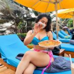 Roshni Walia Instagram - Pool day part 2 🍕🤪 . . . . . . #pool #poolday #pizza #ootd #potd #cute #food #pizzabythepool #swimming ✨👌🏻🔚