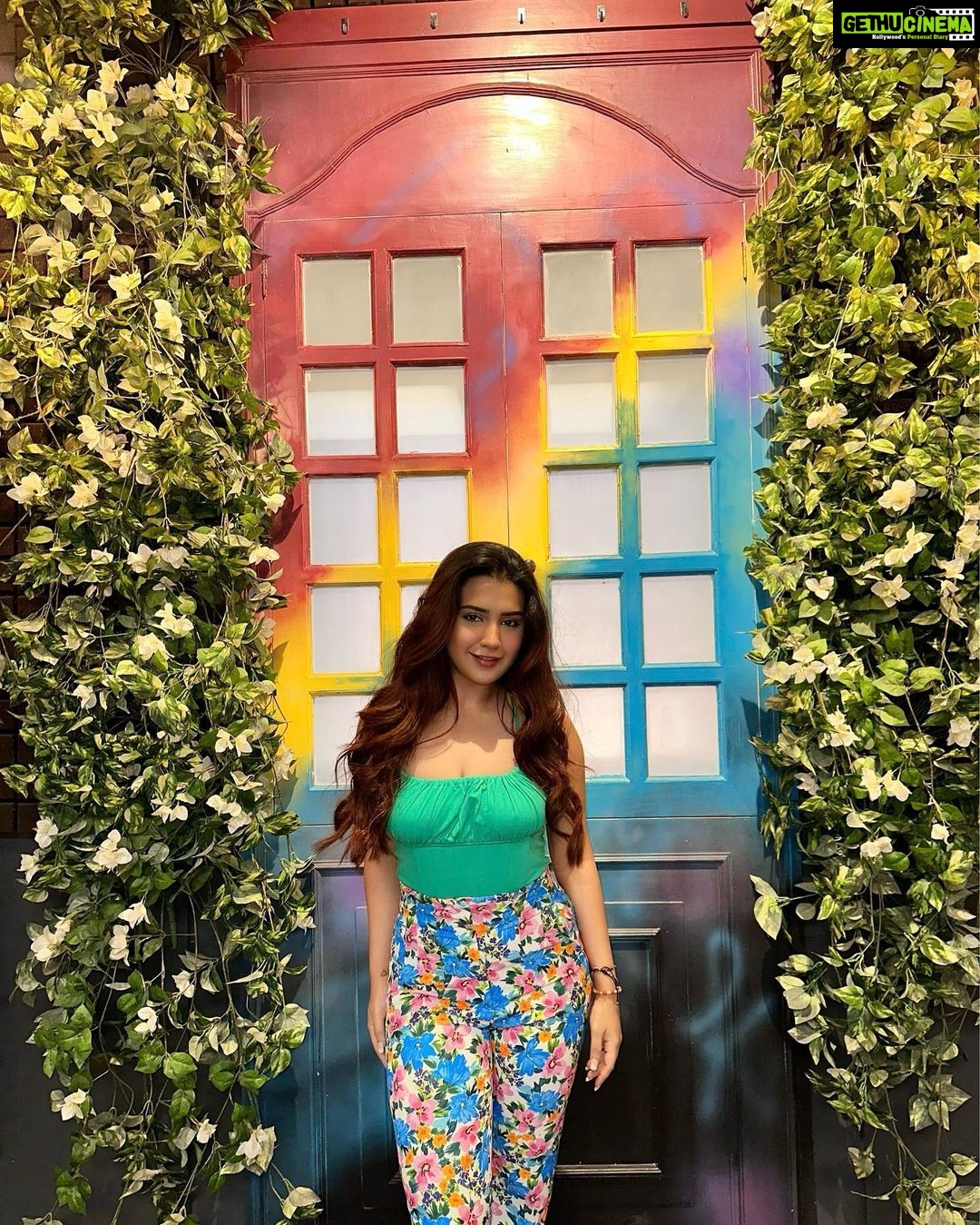 Roshni Walia Instagram - Feeling cute and colourful ðĪŠðð India