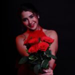 Roshni Walia Instagram - Happy Valentine’s Day ❤️🥰❤️ . . . . 💃- @the_clothingfactory @zaamo.official 📍 @madstudioofficial 📷 @ronakza143 . . #red #reddress #valentines #roshniwalia #roses #ootd #potd ✨🔚