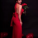 Roshni Walia Instagram - Happy Valentine’s Day ❤️🥰❤️ . . . . 💃- @the_clothingfactory @zaamo.official 📍 @madstudioofficial 📷 @ronakza143 . . #red #reddress #valentines #roshniwalia #roses #ootd #potd ✨🔚
