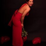 Roshni Walia Instagram - Happy Valentine’s Day ❤️🥰❤️ . . . . 💃- @the_clothingfactory @zaamo.official 📍 @madstudioofficial 📷 @ronakza143 . . #red #reddress #valentines #roshniwalia #roses #ootd #potd ✨🔚