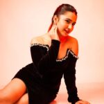 Roshni Walia Instagram - Feelin pretty ✨🔚