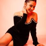 Roshni Walia Instagram - Feelin pretty ✨🔚