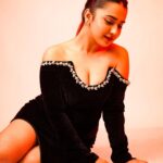 Roshni Walia Instagram - Feelin pretty ✨🔚
