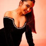 Roshni Walia Instagram - Feelin pretty ✨🔚