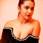 Roshni Walia Instagram - Feelin pretty ✨🔚