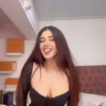 Roshni Walia Instagram - Look at me flaunting my outfit to all of you 😘 . . . . . #escapism #roshniwalia #candid #cute #explore #littleblackdress #trending #style #fit 🫶✨🔚