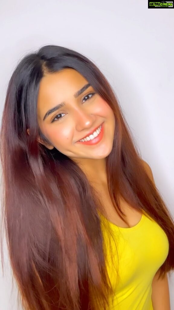 Roshni Walia Instagram - #Collaboration Want a one stop solution for your skin woes? 🤔 I got you! 💗 Made with natural ingredients 🍃and backed by science👩‍🔬with 30X* Vitamin C, Garnier Vitamin C serum fights dullness and dark spots with visible difference in just 3 Days.🤯 A clean formulation which is suitable for all skin types, textures, tones 👧🏻👧🏽👧🏼and can be used in all weathers☔❄️and any time of the day!🌛🌞 Get beautiful bright skin Instantly! ✨ #Garnier #GarnierIndia #InstantBrightness #Brightness #NoSulphate #NoParaben #DarkSpots #Brigtness #Serum #VitaminC #roshnixgarnier #roshniwalia ✨🔚