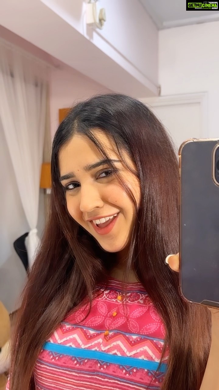 Roshni Walia Instagram - Just a random reel 💗💗 . . . Beautifully sung by @imaheranjum ✨ . . . . #reelitfeelit #apnabanale #bhediya #cute #varundhawan #kritisanon #roshniwalia #reel #reels #reelkarofeelkaro #cute 🔚