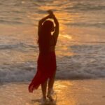 Roshni Walia Instagram - Peace ✨ . . . . . #reels #reelsinstagram #reelkarofeelkaro #trending #foryou #explore #beach #travel #aesthetic #roshniwalia #darshanraval #terehawale 🔚