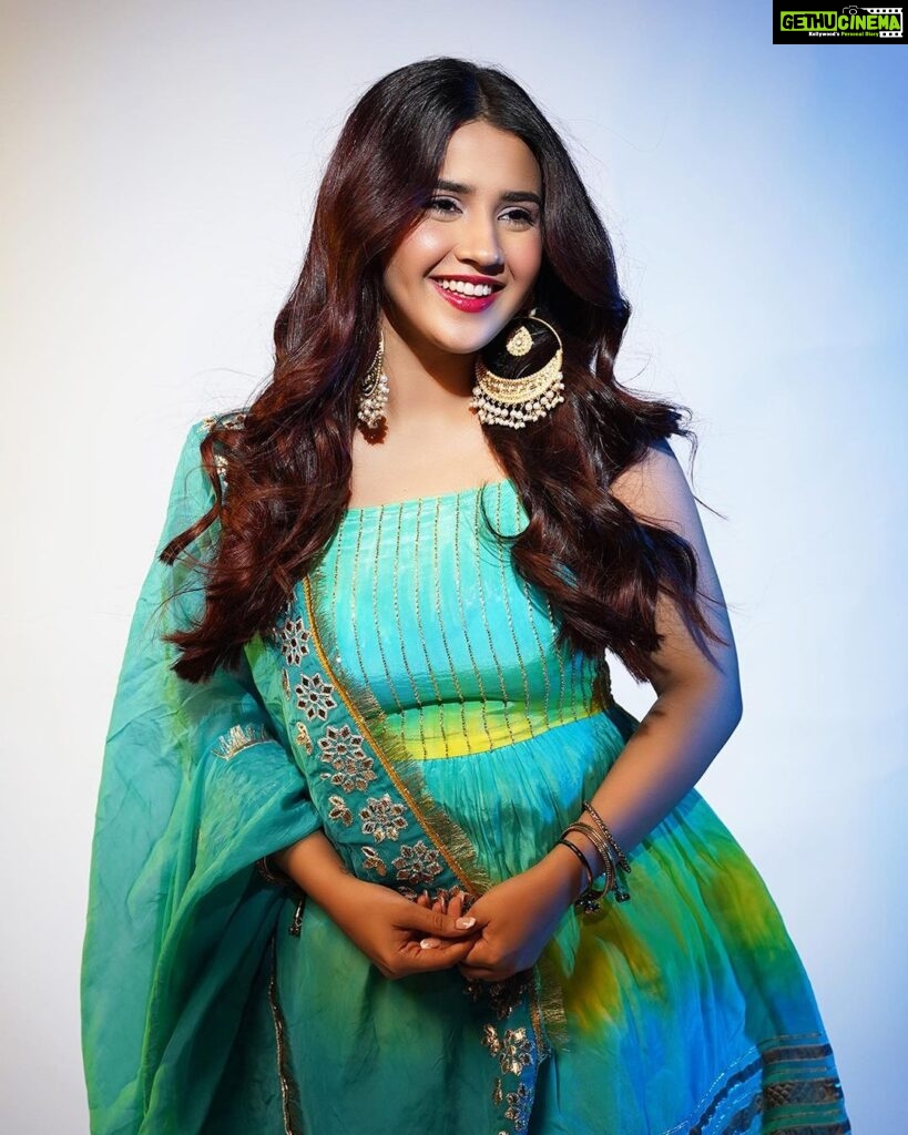 Roshni Walia Instagram - Tera Manana Mera Rooth Jaana Re ✨💙 . . . . #styled by - @roshni0819 #suit - @everbloomindia #hair - @hnmbysnehal #photographer - @ronakza143 #location - @madstudioofficial . . . . #saiyandilmeinaanare #indian #traditional #suit #colour #love #roshniwalia #ootd #potd ✨🔚 India