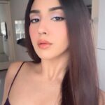 Roshni Walia Instagram - Did you Notice anything funny ? Makeup done by me ✨ . . . . . #reels #reelsinstagram #reelkarofeelkaro #explore #blackpink #roshniwalia #trending #explorepage 🔚
