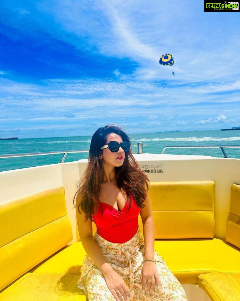 Roshni Walia Instagram - Spending all my sunsets here ✨ @xperiencestays @unsocials.social @ilovecoralisland . . . . #pattaya #travel #fun #water #ocean #travel #lifestyle #roshniwalia 🔚 Pattaya, Thailand