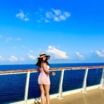 Roshni Walia Instagram - Let your confidence shine ✨ 💓🔚