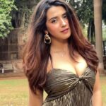 Roshni Walia Instagram - ✨✨ . . . . Gorgeous dress - @mazikien.official Outfit Sourced - @alistclub . . . #iraady #roshniwalia #explore #foryou #trending #reelkarofeelkaro #cute #reels #reelsinstagram 🔚